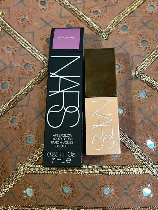 NARS Afterglow Liquid Blush in Wanderlust - Picture 3 of 8
